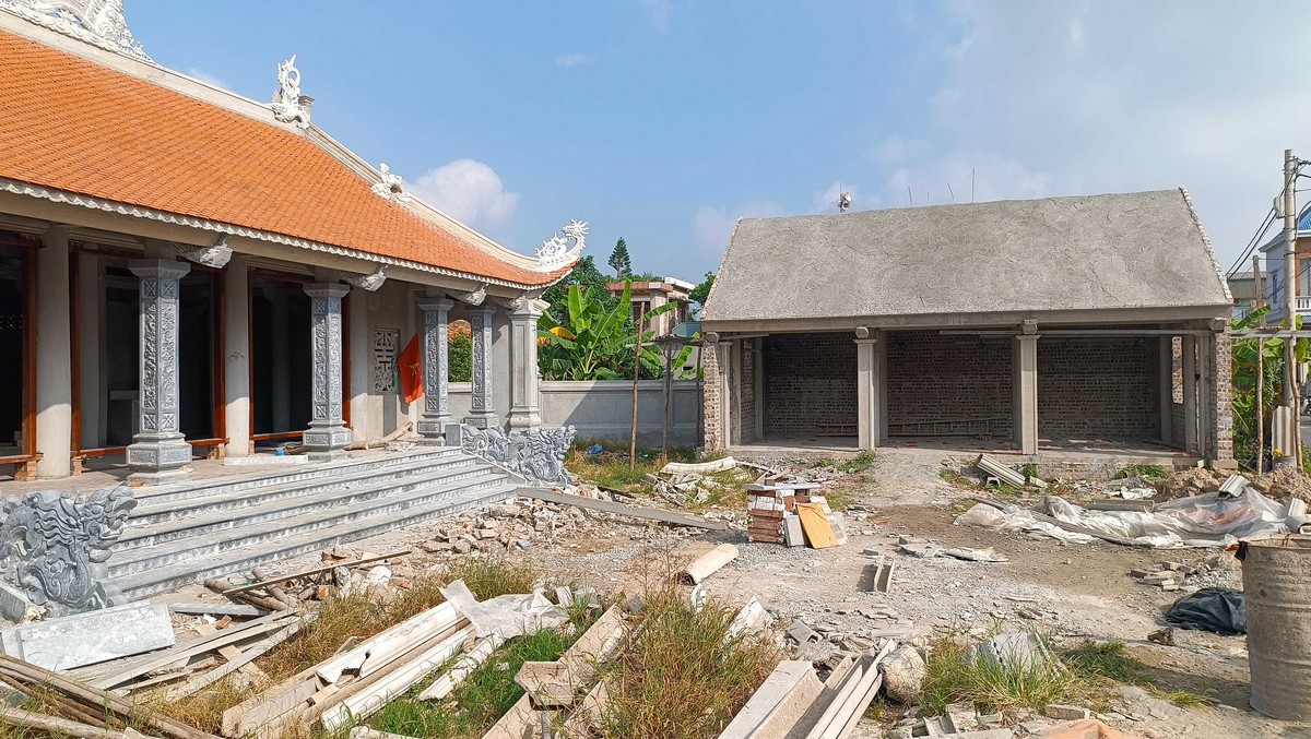Góc nhìn chếch thể hiện chiều sâu thân chùa
