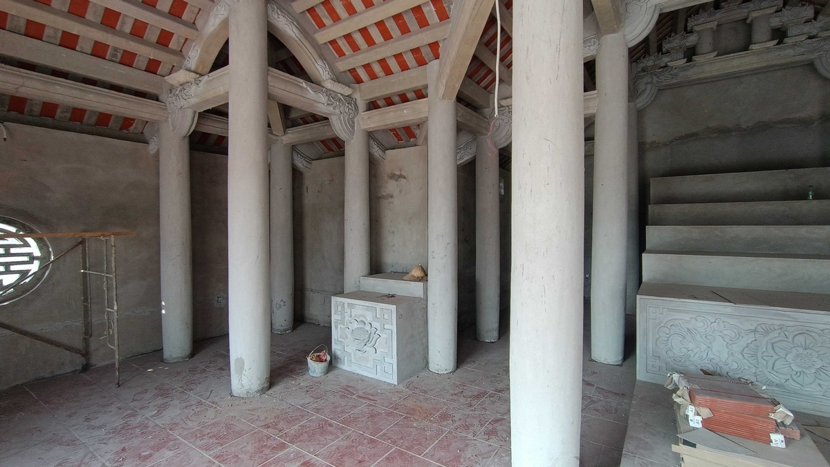 Kết cấu vì kèo và xà lòng bên trong gian thờ