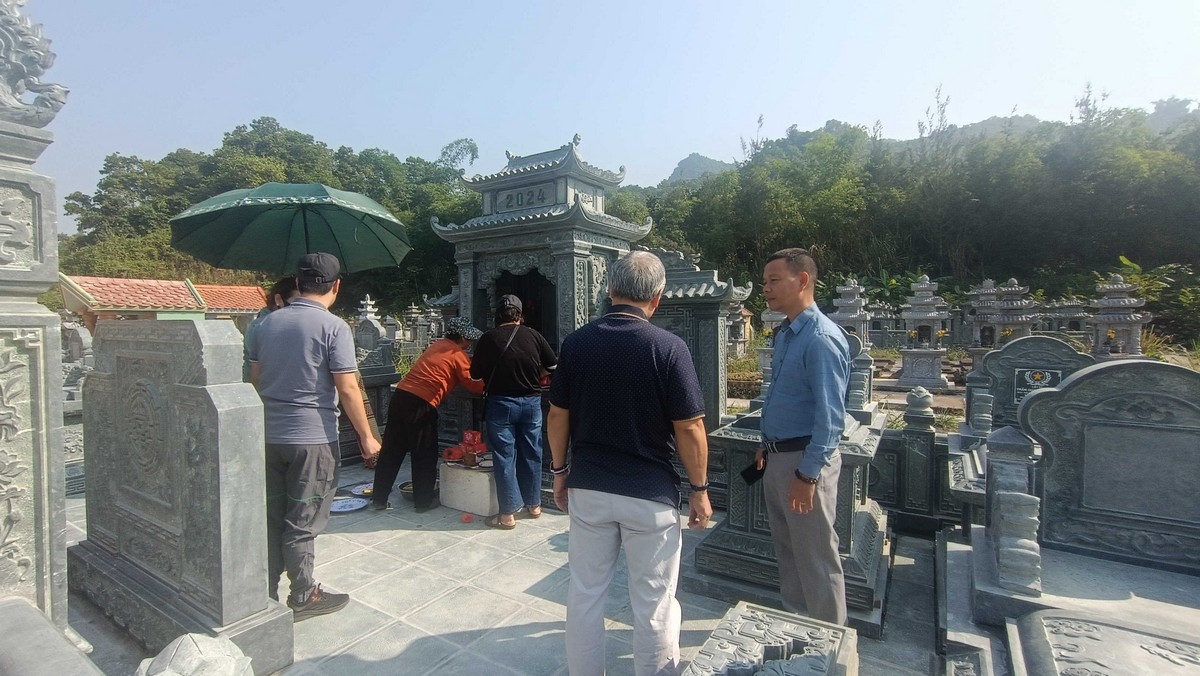 Am thờ đá tam quan chạm rồng chầu mặt nguyệt