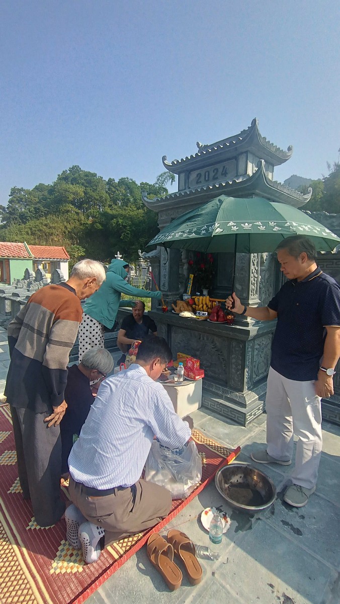Lư hương đá tròn