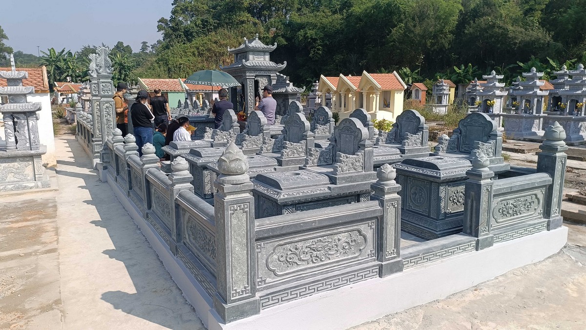 Góc phối cảnh chếch hàng mộ đá
