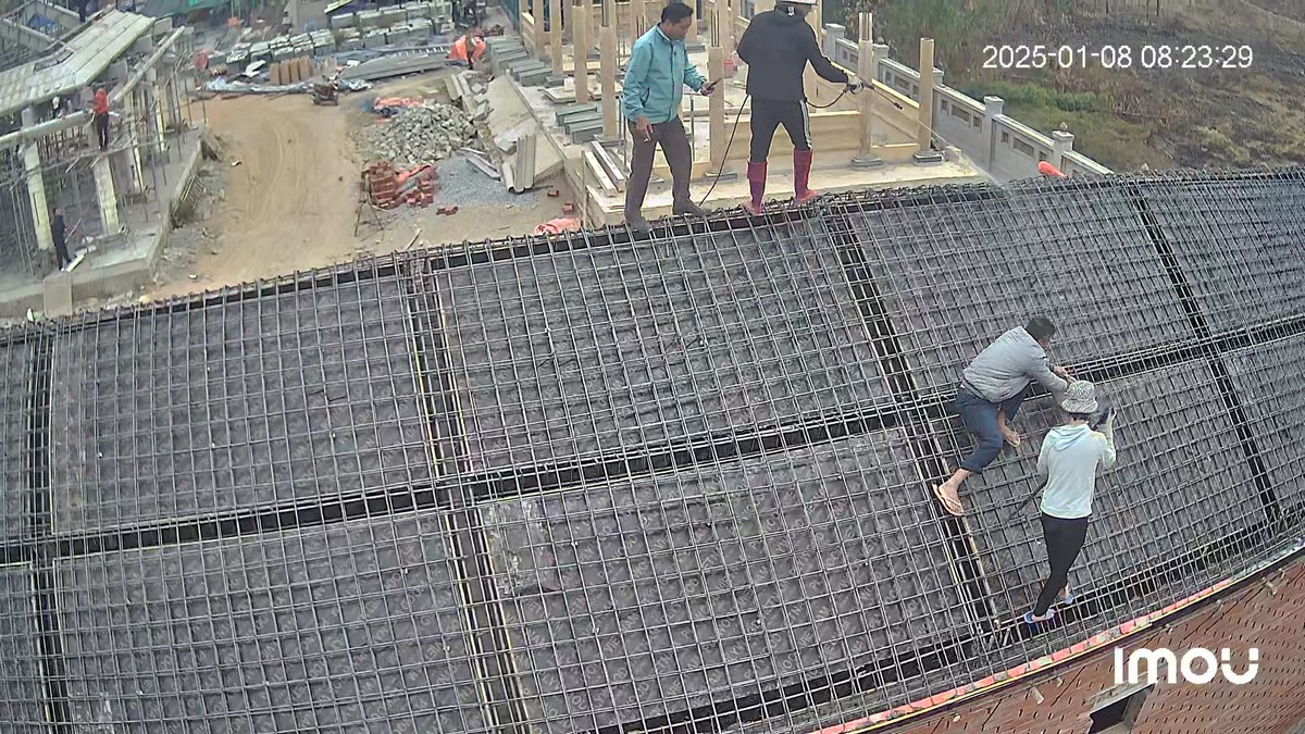 Công nhân thi công sắt sàn