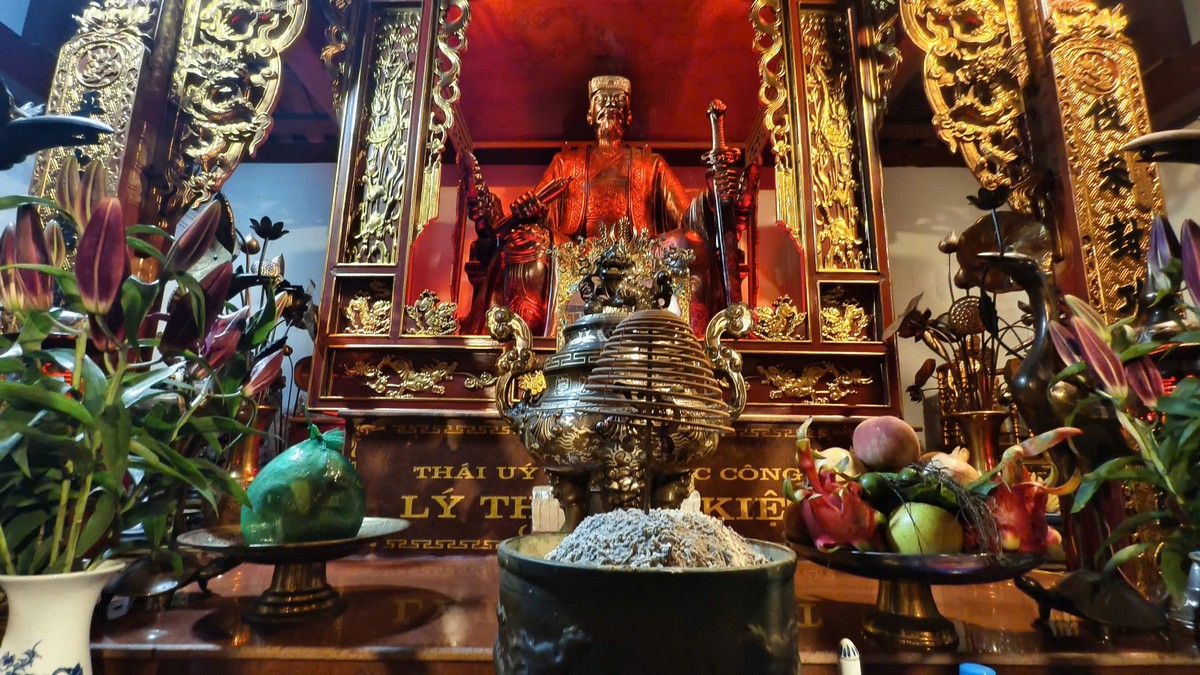Không gian ban thờ chính