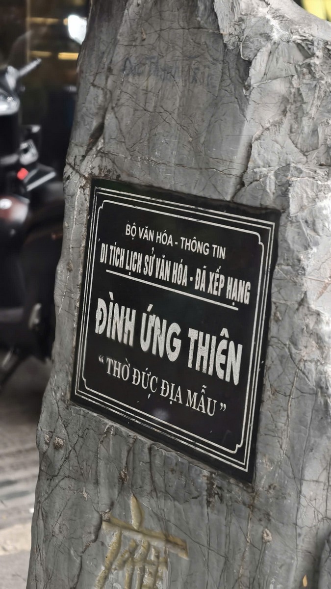 Bia đá di tích
