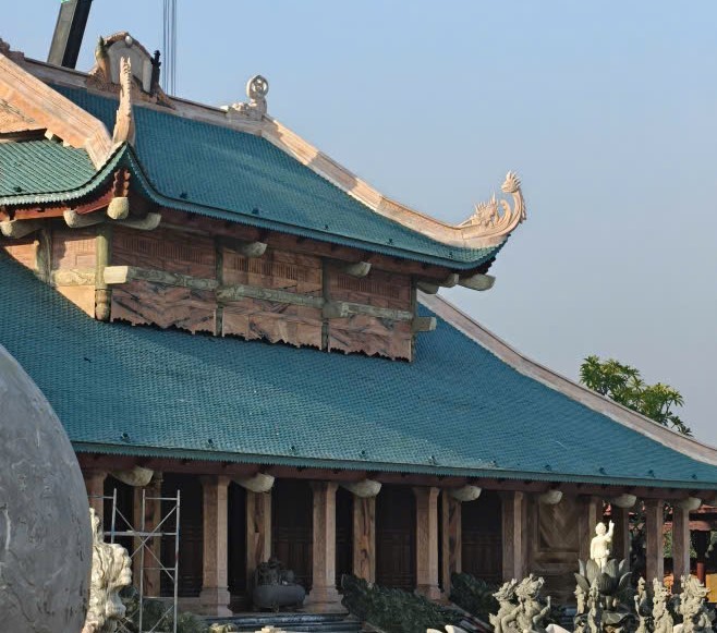 Toàn cảnh góc mái Chùa Ngọc Quang Minh