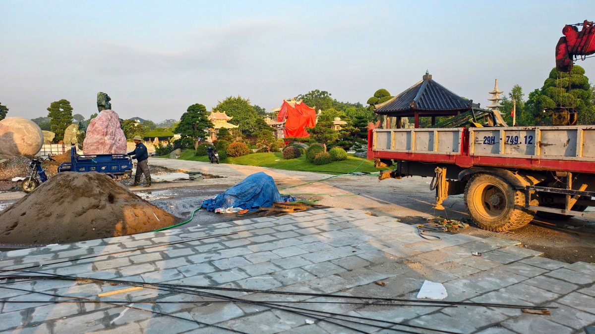 Thi công lu đầm nền sân ngoài trời
