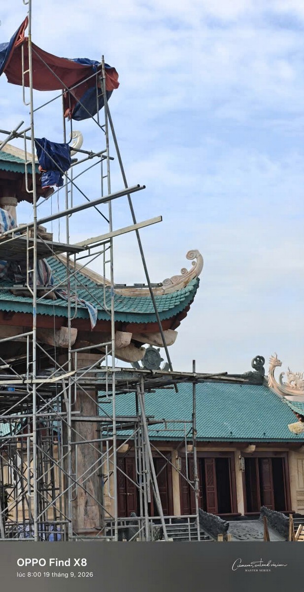 Lắp dựng giàn giáo tầng cao lầu mái