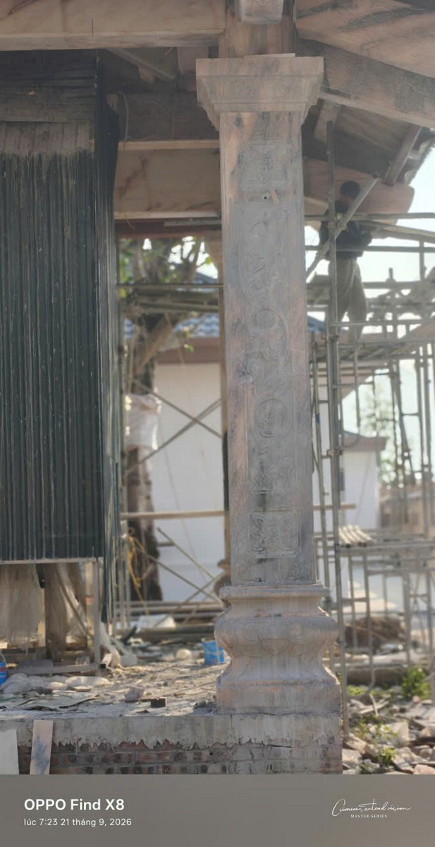 Hệ cột đá tròn vững chãi gian trong