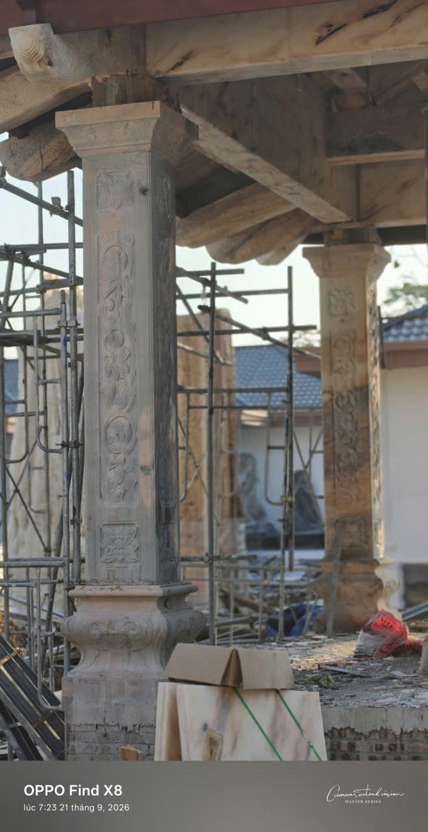 Lắp dựng khung mái trên hệ cột trụ