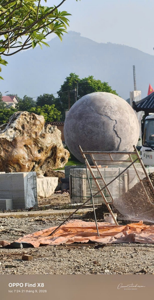 Cụm thạch châu phong thủy trên sân đá