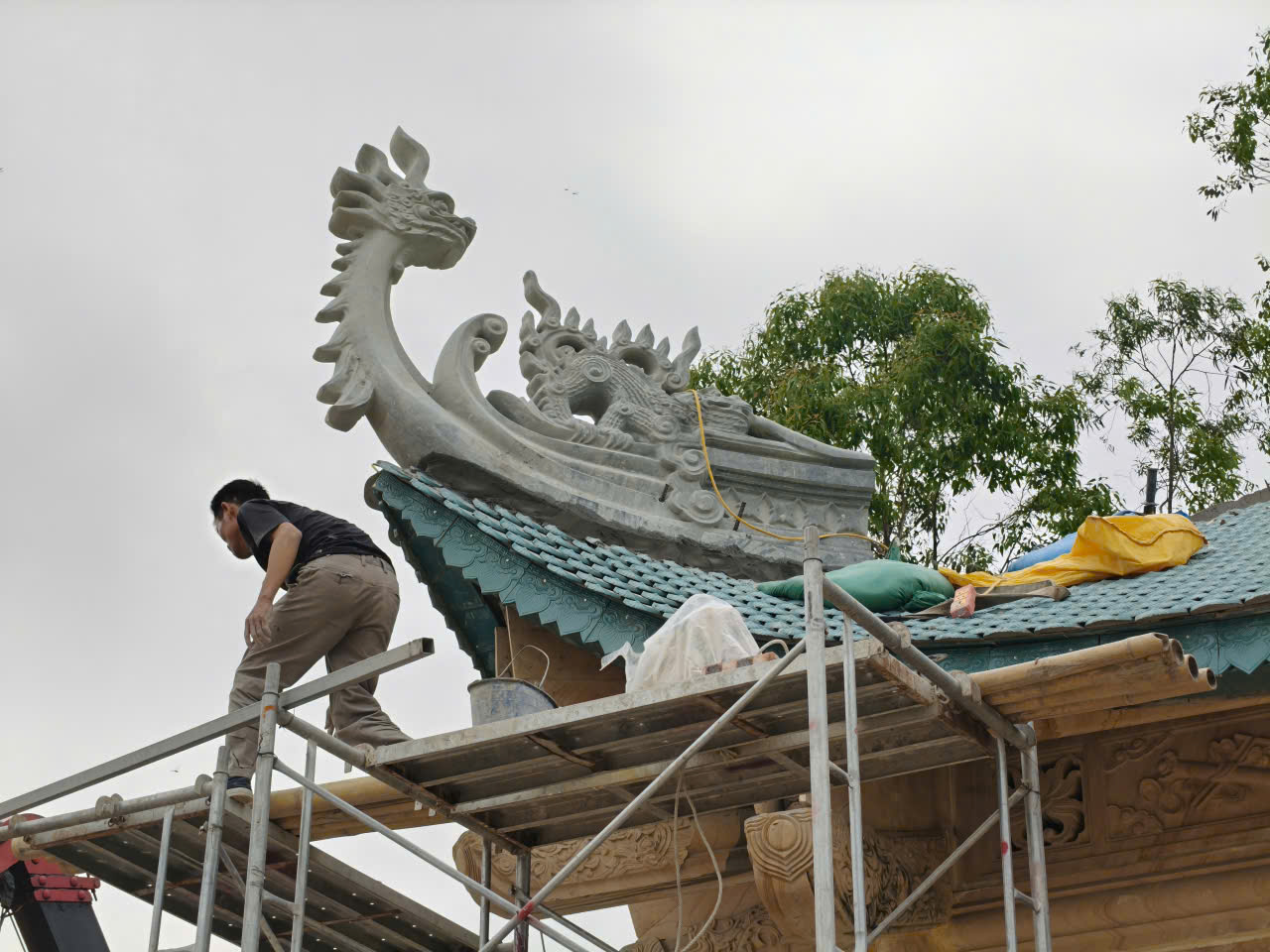 Khung cốt thép tạo hình rồng