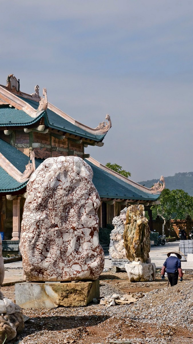 Phiến đá đứng cảnh quan