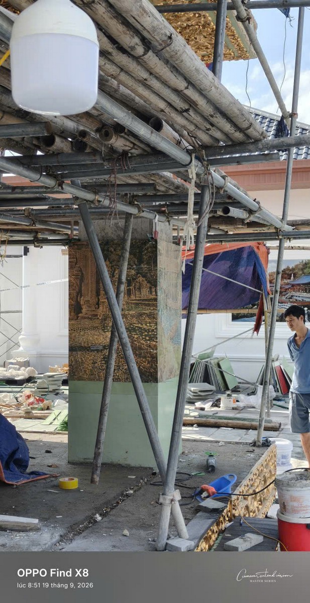 Lắp dựng tranh đá trên giàn giáo thao tác