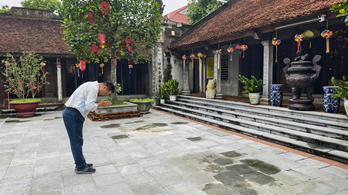 Kiểm tra hiện trạng sân gạch và bậc thềm