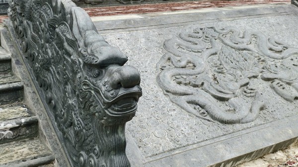 Hoa văn thân rồng uốn khúc