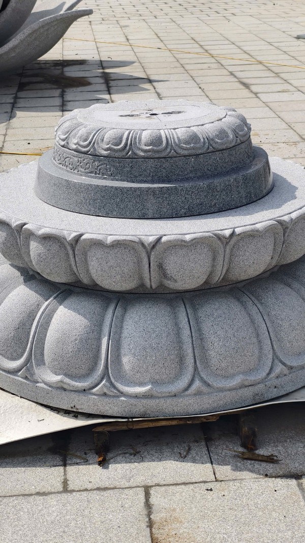 Đỉnh tháp đá tròn xoe