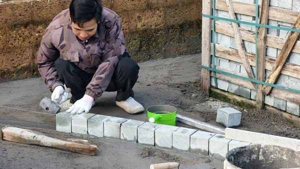 Thợ đá ghép mạch mộng