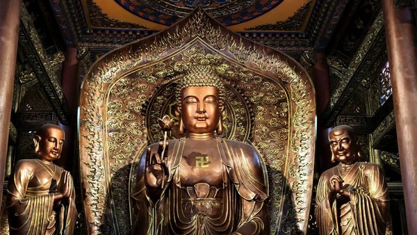 Khám thờ Tam bảo sơn son thếp vàng