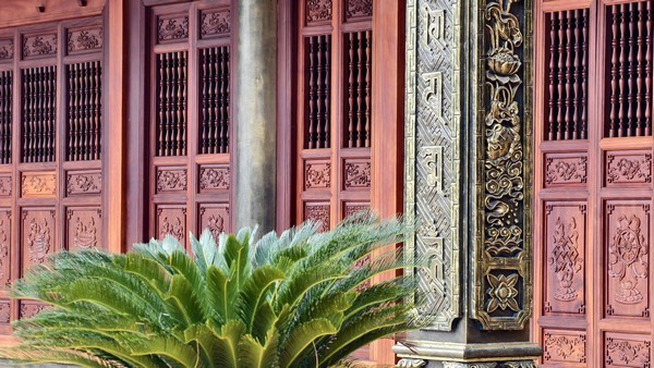Chi tiết chấn song gỗ hiên tiền tế