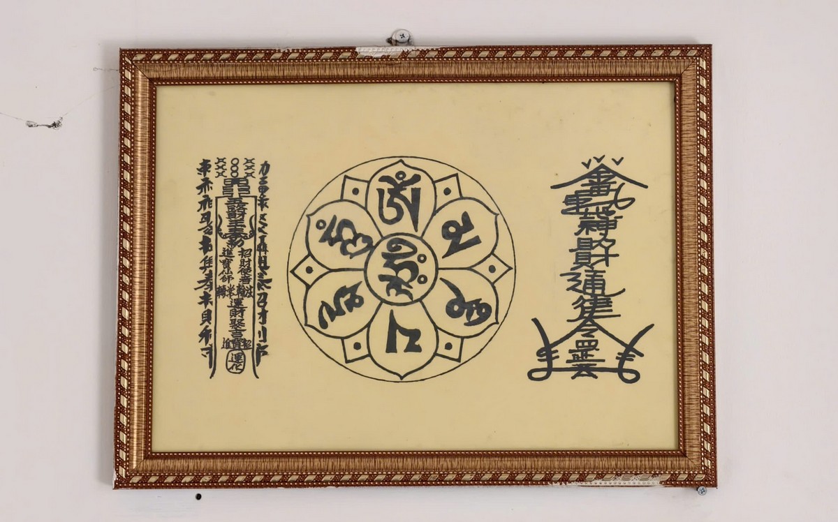 Hoành phi sơn thếp chạm lộng