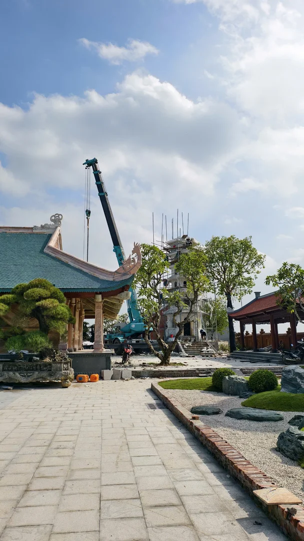 Tư vấn, Thiết kế và Giám sát, Giám sát thi công, Thi công công trình. Chùa Ngọc, Chùa Quang Minh, Xuân Hòa Phú Thọ. Hạng mục Bảo tháp đá trắng ngọc và Lầu Phật Bà Quán Thế Âm.