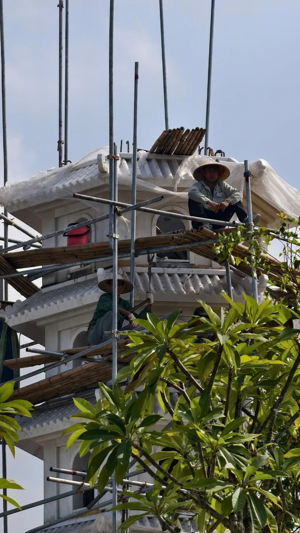 Tư vấn, Thiết kế và Giám sát, Giám sát thi công, Thi công công trình. Chùa Ngọc, Chùa Quang Minh, Xuân Hòa Phú Thọ. Hạng mục Bảo tháp đá trắng ngọc và Lầu Phật Bà Quán Thế Âm.